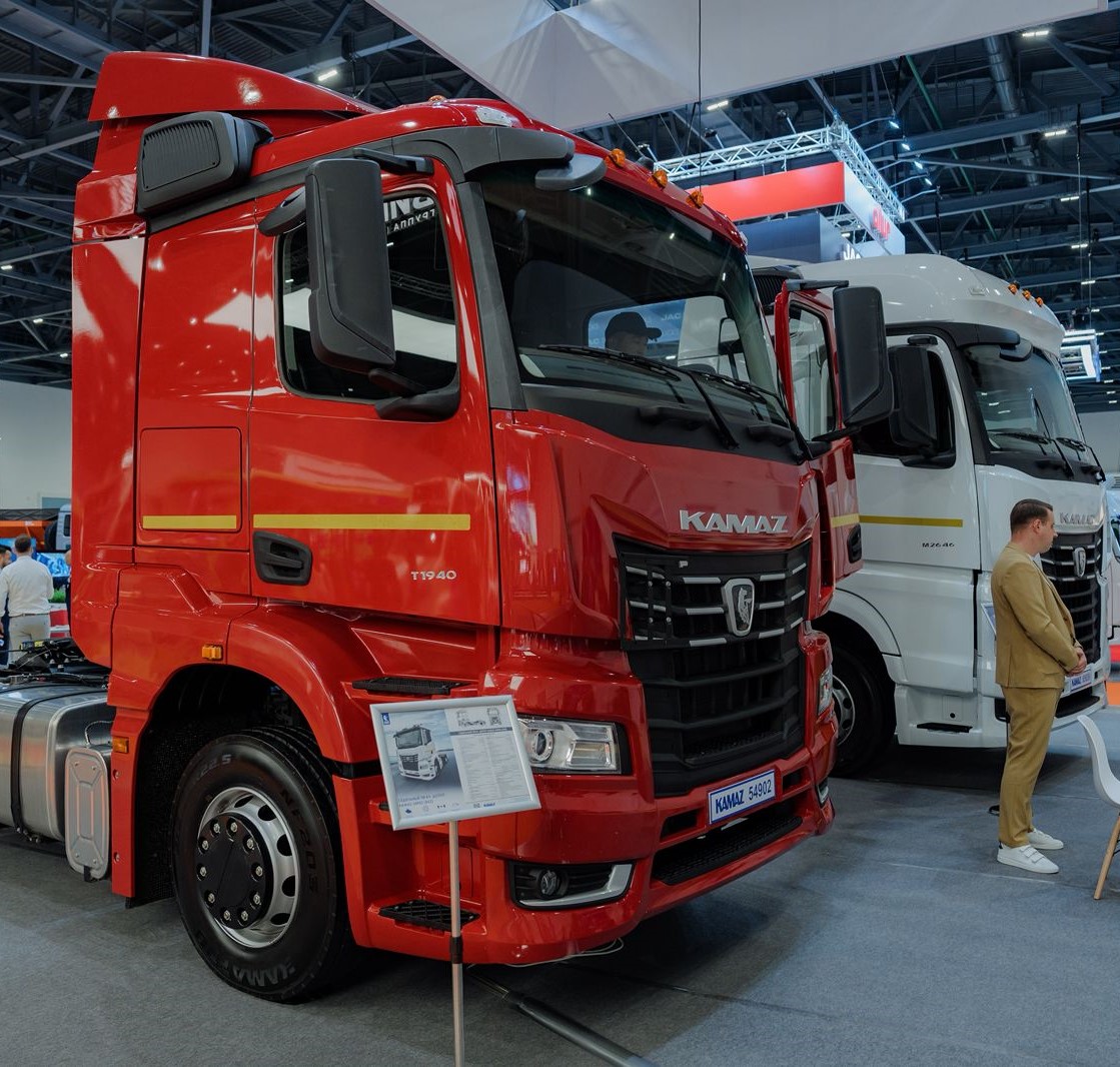 В Казахстане начались продажи новых моделей магистральных тягачей КАМАЗ поколения К5