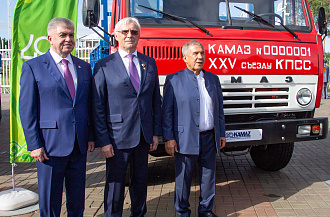 В Набережных Челнах отметили 400-летие города и 50-летие первого автомобиля КАМАЗ