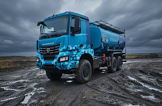 Создан новый полноприводный автотопливозаправщик на базе шасси КАМАЗ-65959