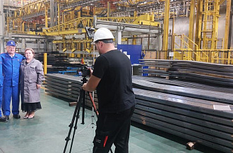 Съёмочная группа телепроекта «Жизнь своих» побывала на «КАМАЗе»