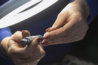 На РИЗе внедрили увеличительные лупы для высокоточной работы