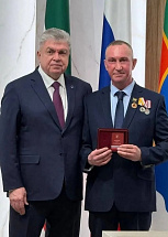 Камазовец Рауф Низаметдинов награждён медалью «Волонтёру России»