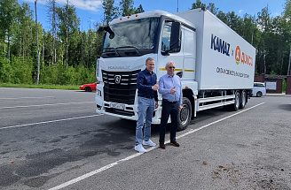 Сергей Когогин приехал на ПМЭФ за рулем нового грузовика КАМАЗ-65658