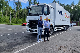 Сергей Когогин приехал на ПМЭФ за рулем нового грузовика КАМАЗ-65658