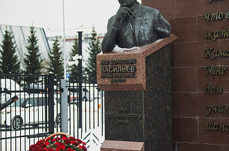 На «КАМАЗе» почтили память первого генерального директора Льва Васильева